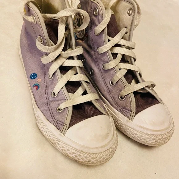 Converse All Star Girls Size 1.5 EUC - Picture 2 of 6